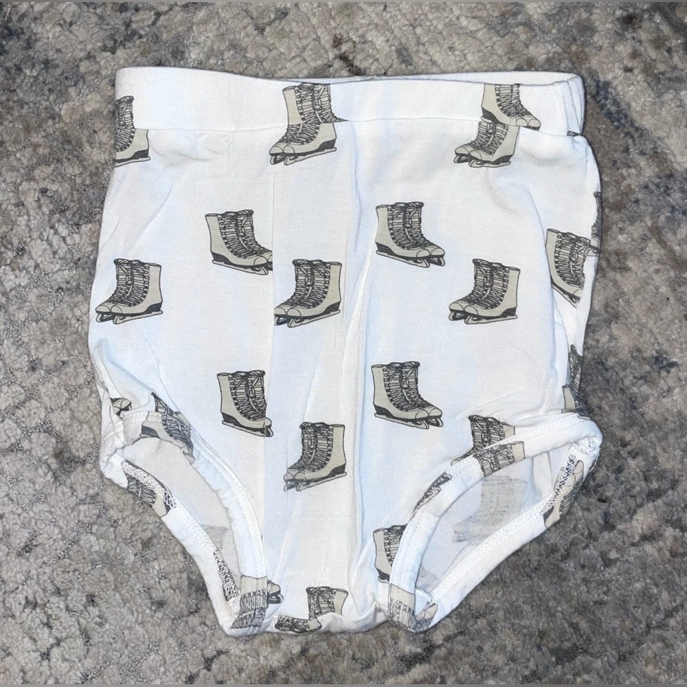 Kate Quinn White Ice Skate Print Pants size 12-18 months
